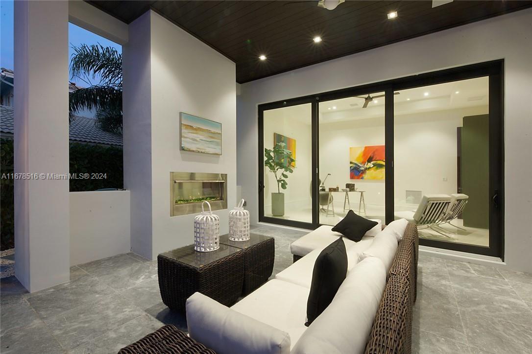 VENETIAN ISLES 3RD SEC - Residential