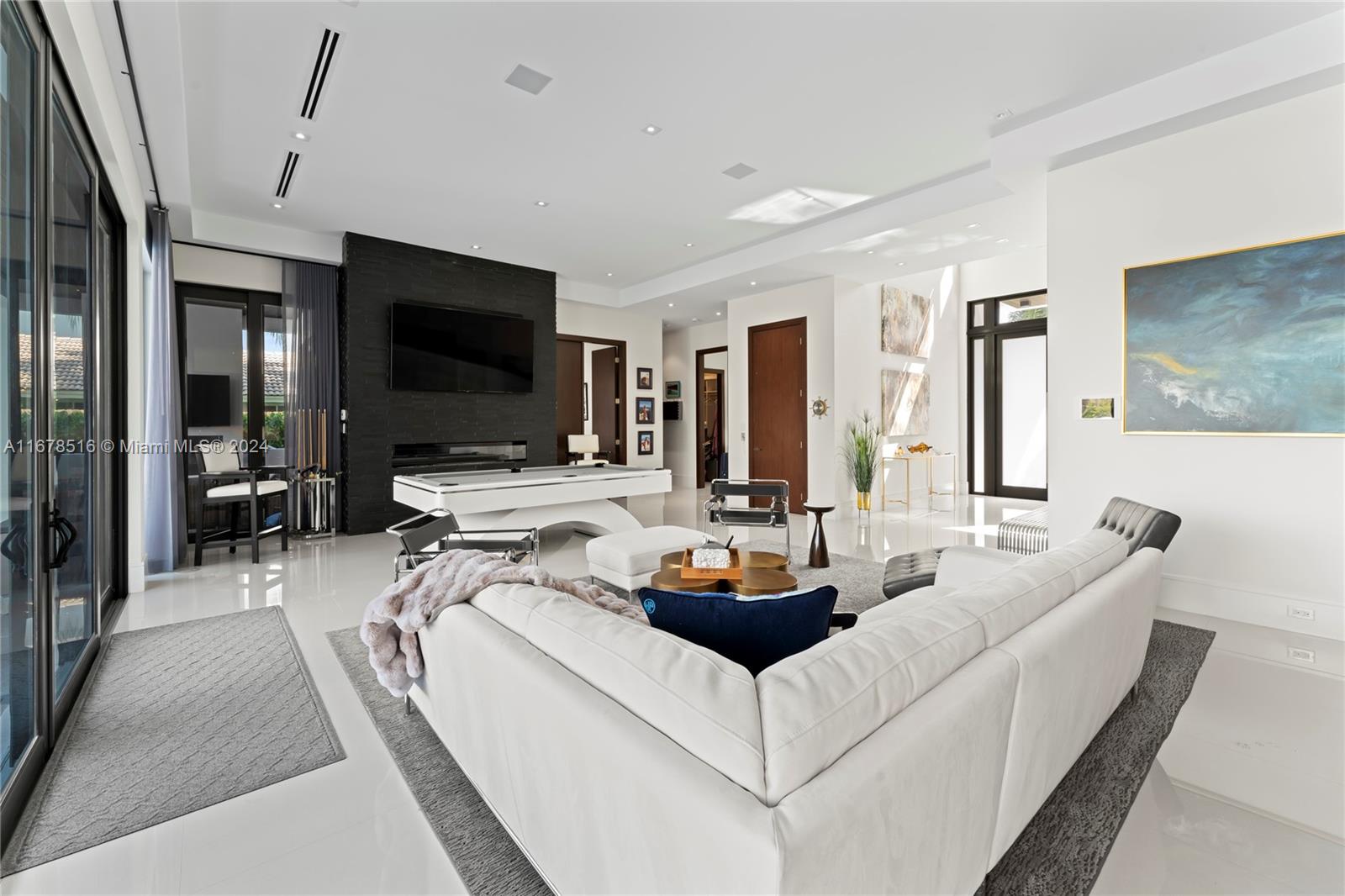 VENETIAN ISLES 3RD SEC - Residential