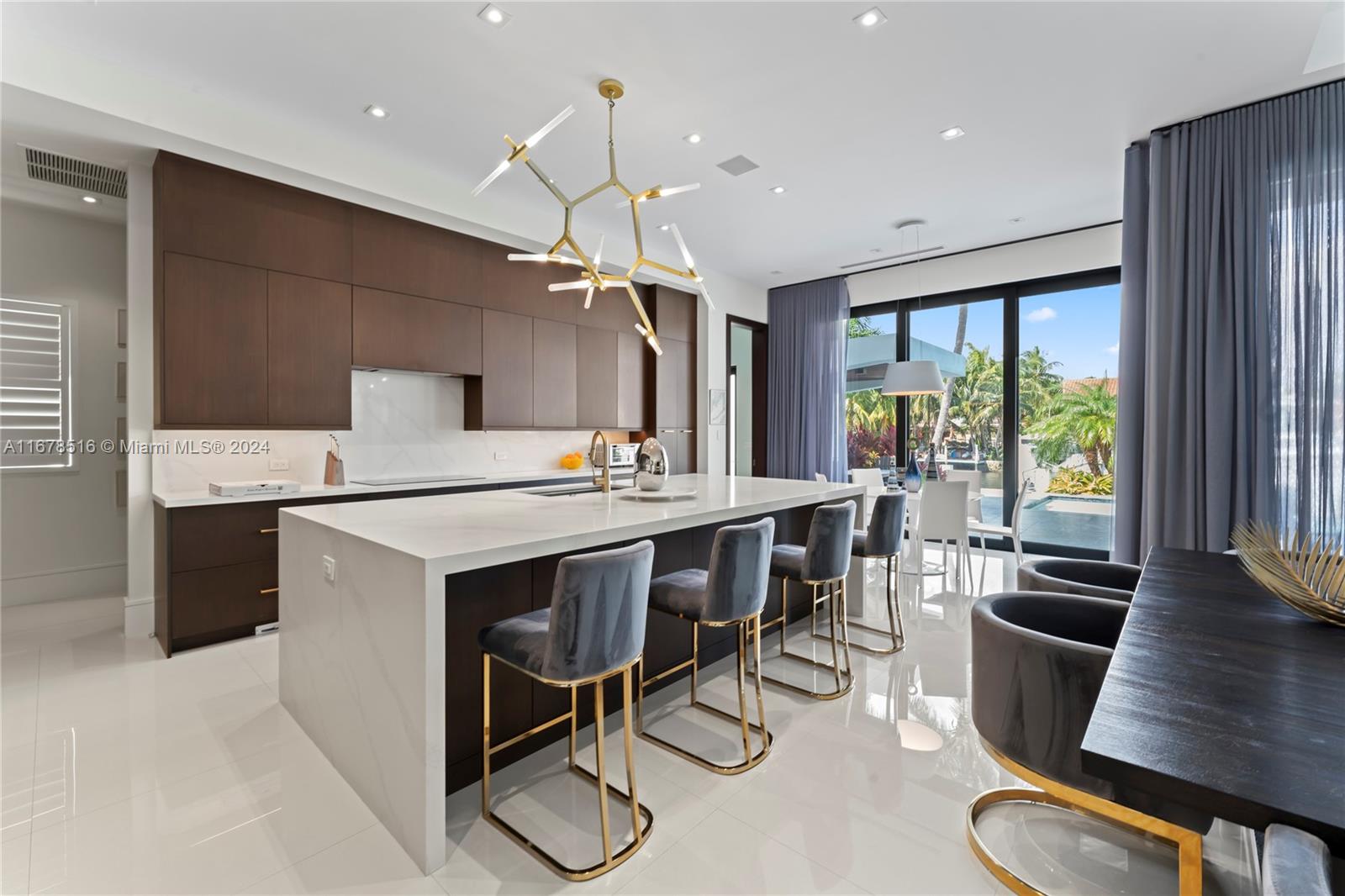 VENETIAN ISLES 3RD SEC - Residential