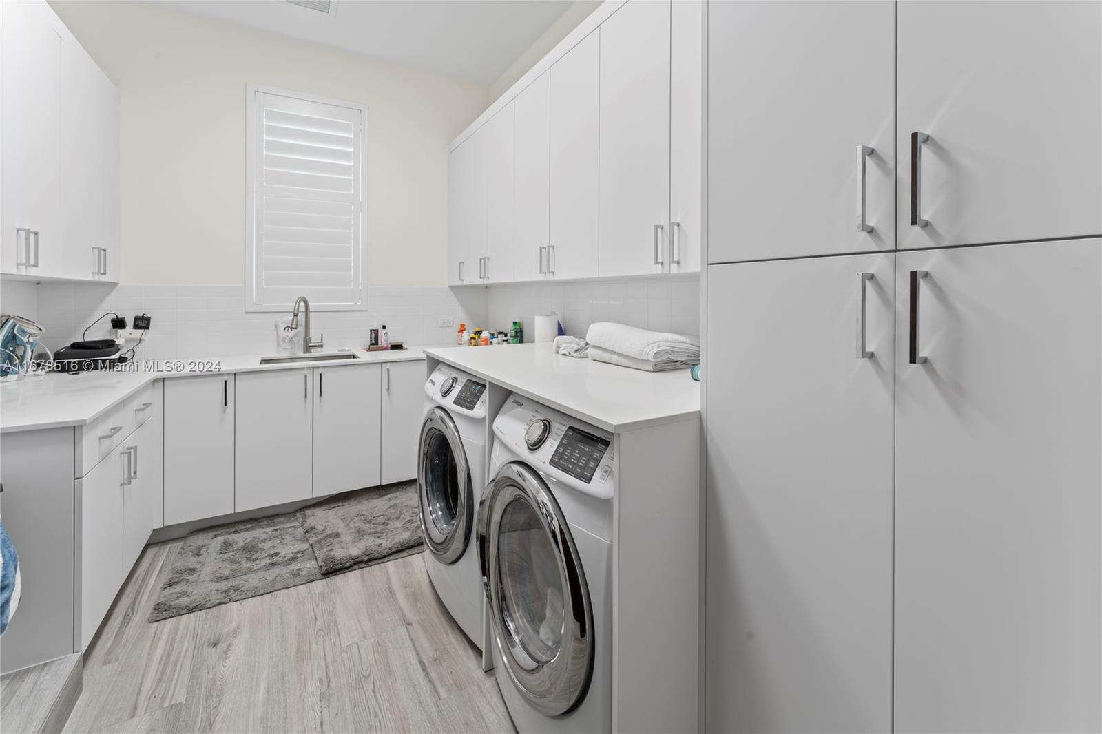 VENETIAN ISLES 3RD SEC - Residential