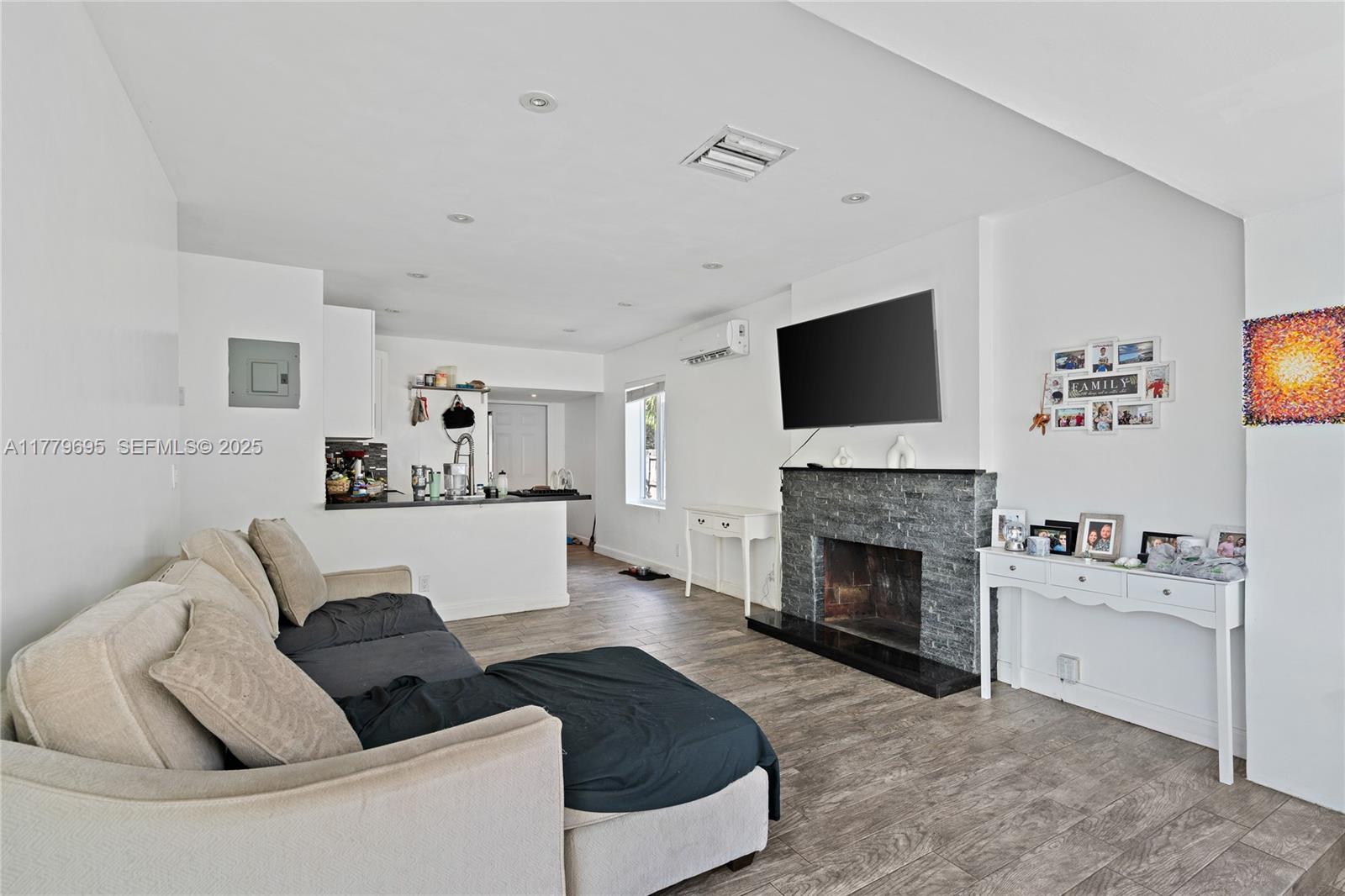 LAUDERDALE - Residential