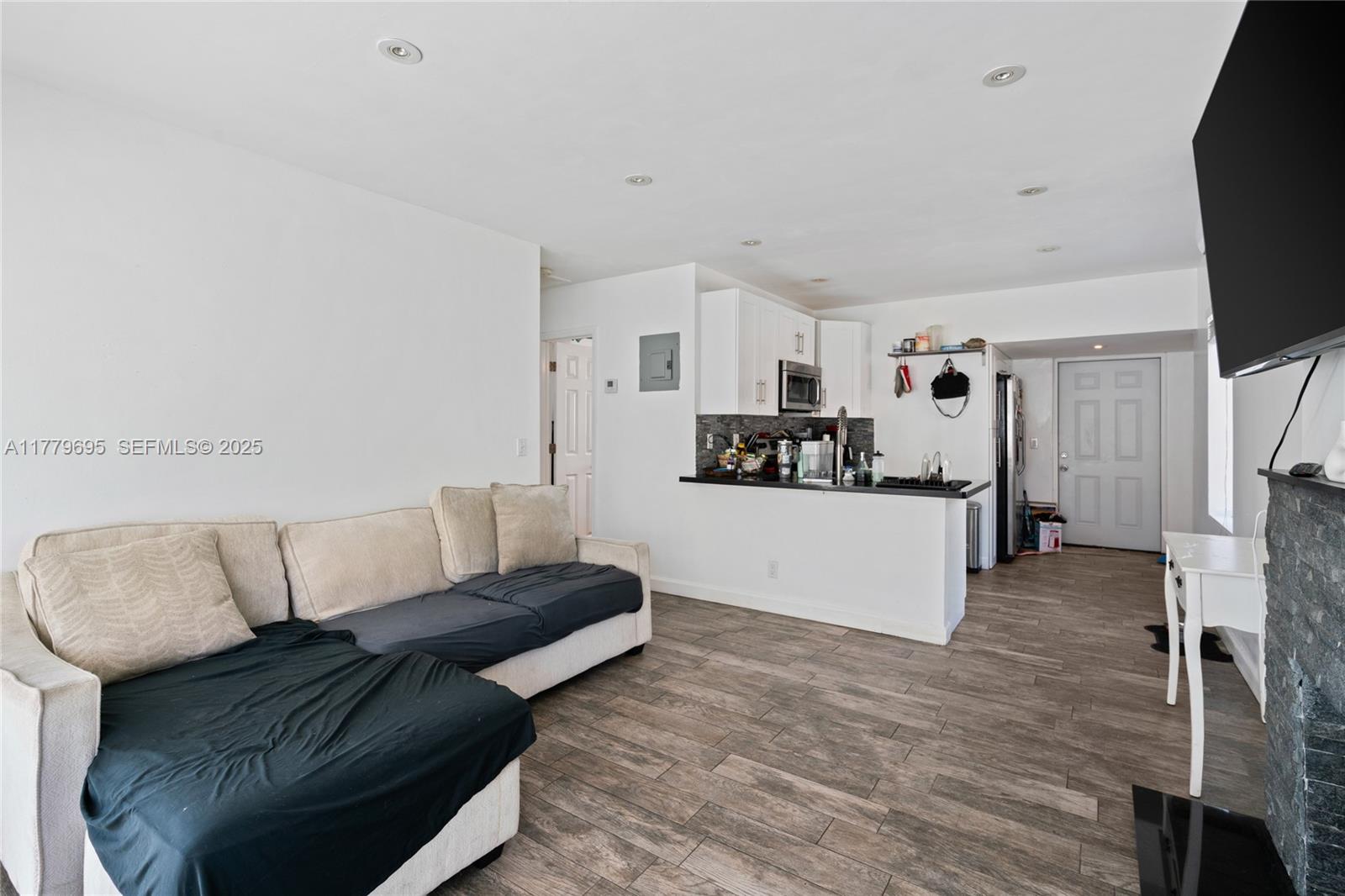 LAUDERDALE - Residential