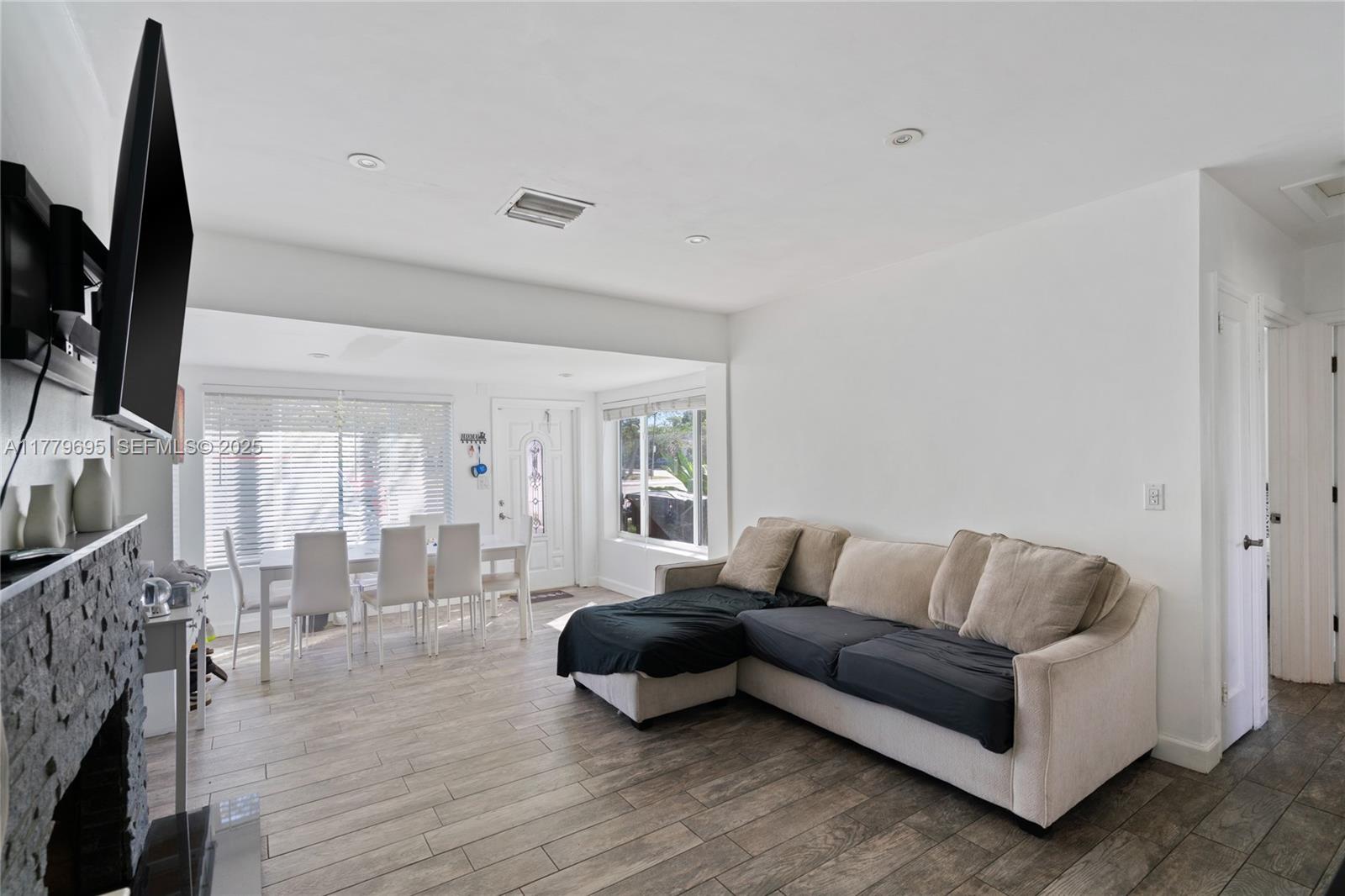 LAUDERDALE - Residential