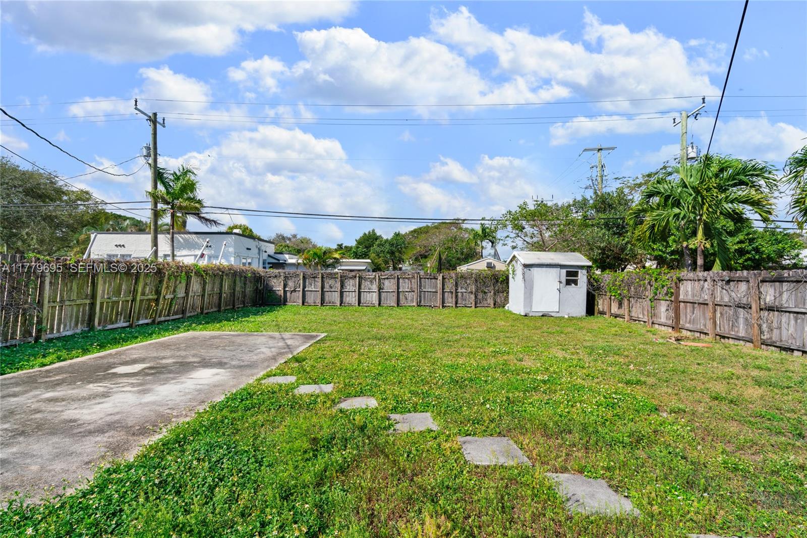 LAUDERDALE - Residential