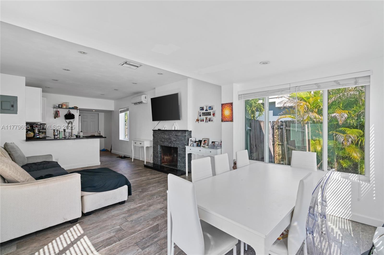 LAUDERDALE - Residential