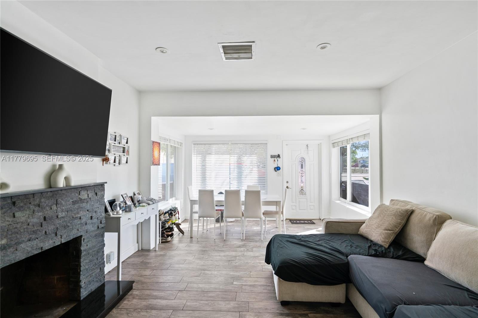 LAUDERDALE - Residential