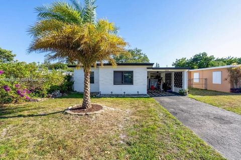 Photo of 5844 Garfield St, Hollywood, FL 33021 (MLS # A11942925)