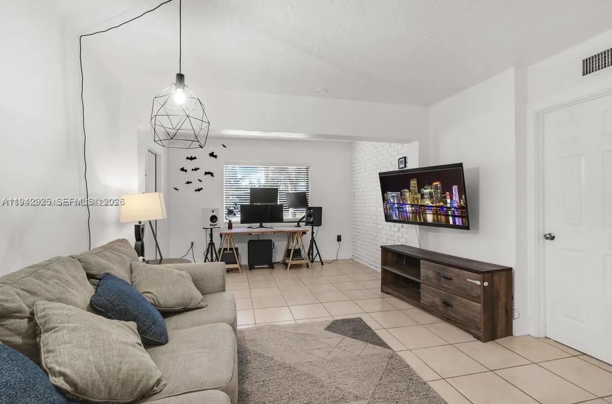 HOLLYWOOD BEACH HEIGHTS S - Residential