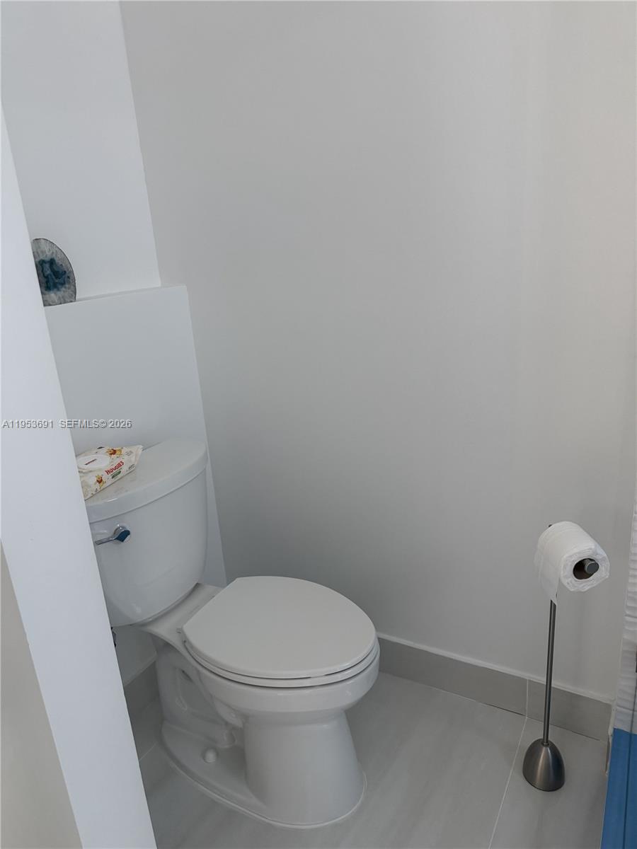 TROPICAL BAY - Residential