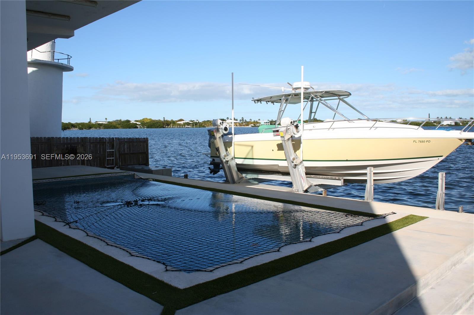 TROPICAL BAY - Residential