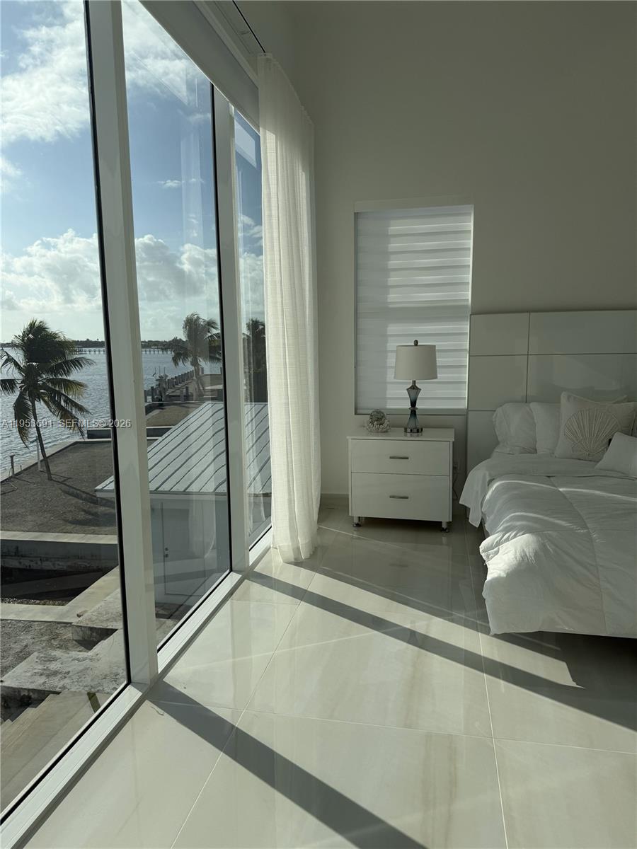 TROPICAL BAY - Residential