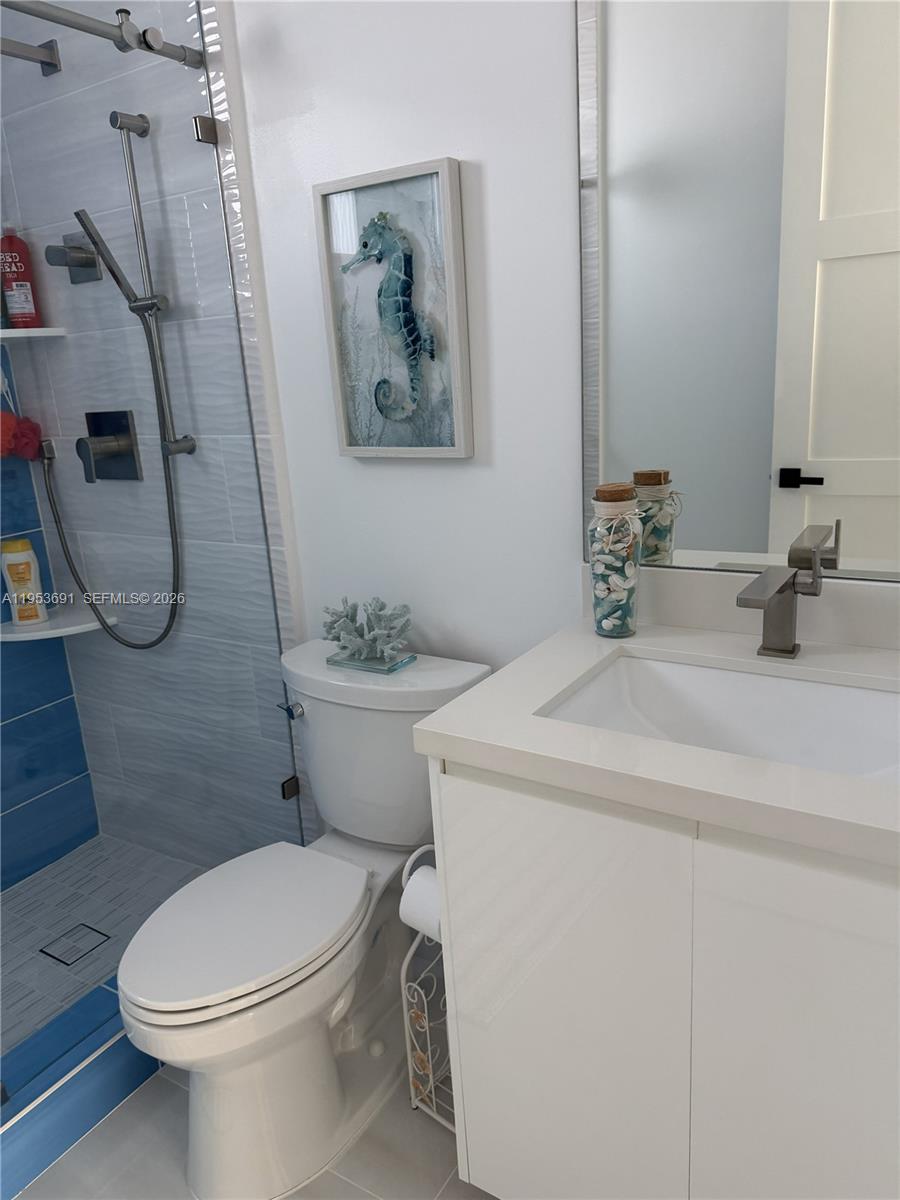 TROPICAL BAY - Residential