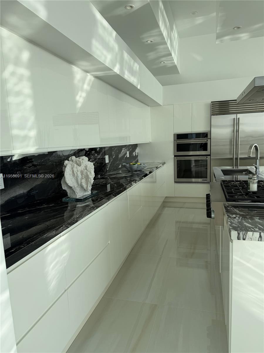 TROPICAL BAY - Residential