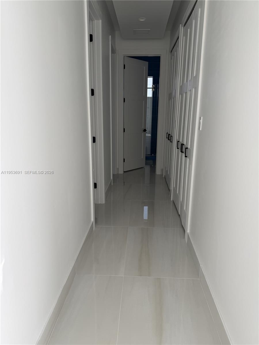 TROPICAL BAY - Residential