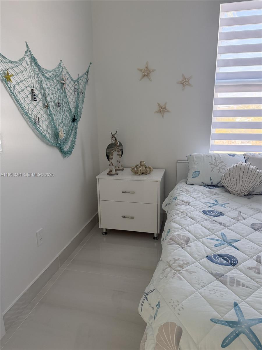 TROPICAL BAY - Residential