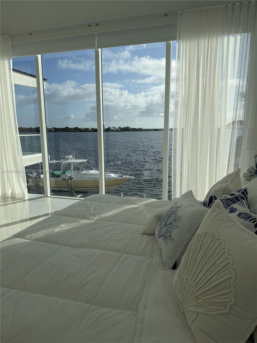 TROPICAL BAY - Residential