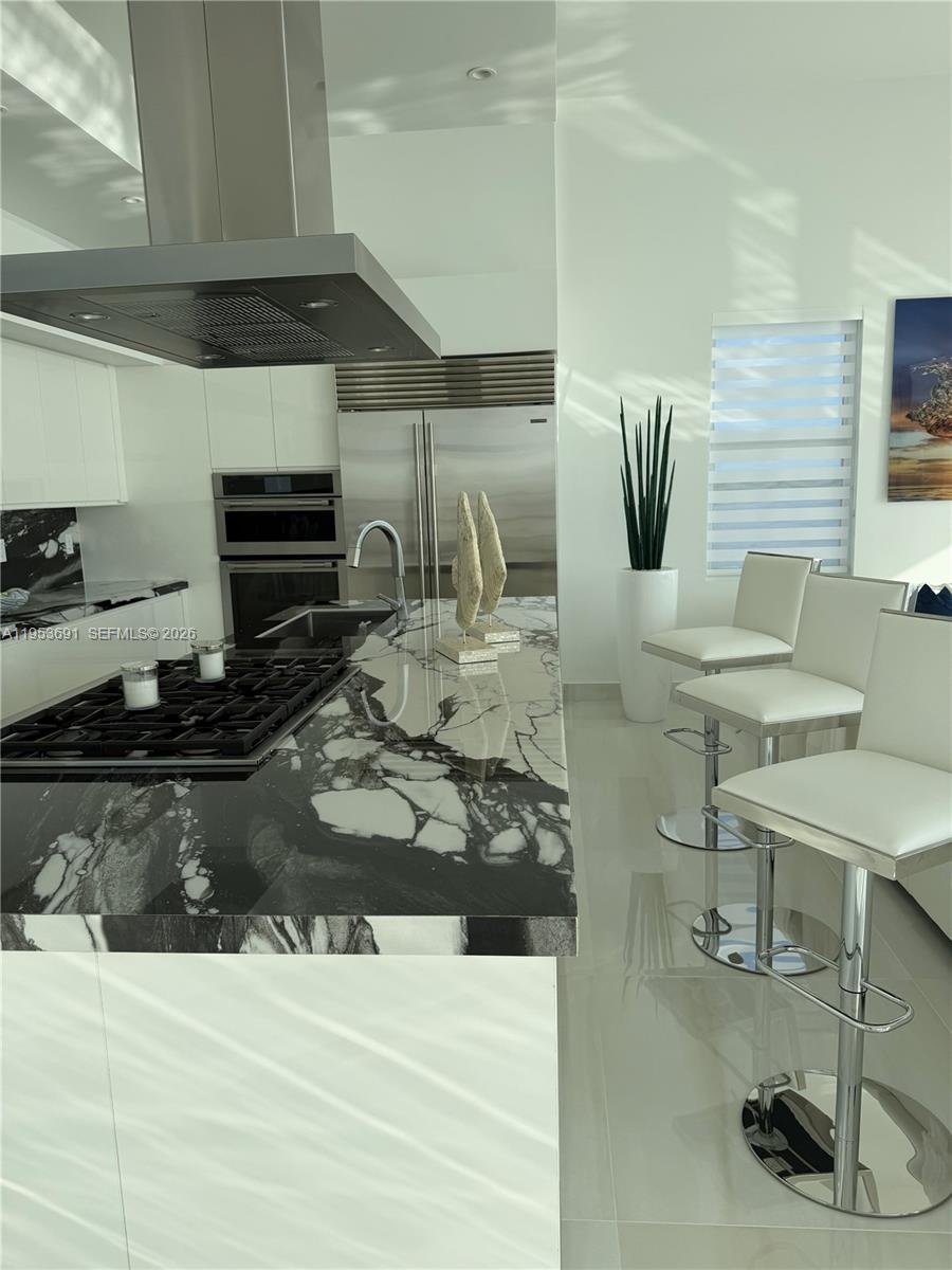 TROPICAL BAY - Residential