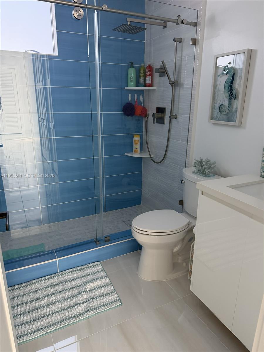 TROPICAL BAY - Residential