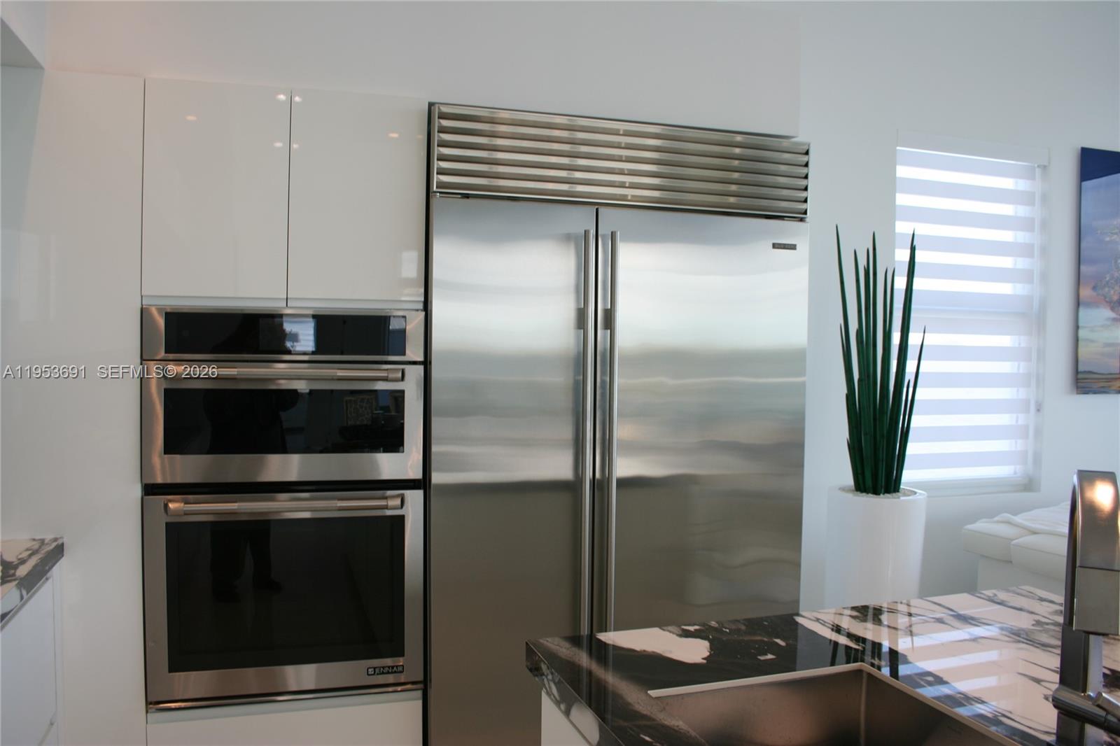 TROPICAL BAY - Residential