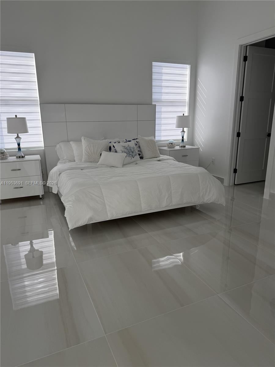 TROPICAL BAY - Residential