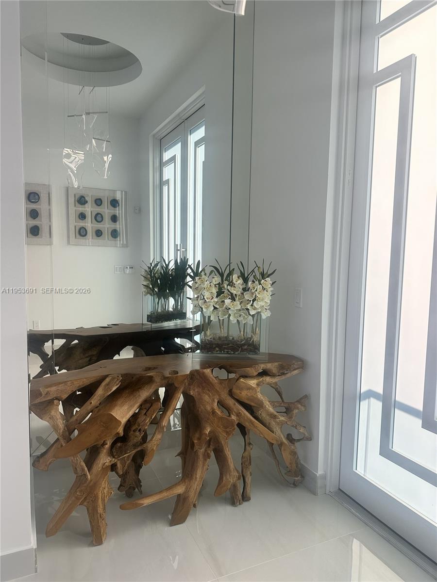 TROPICAL BAY - Residential