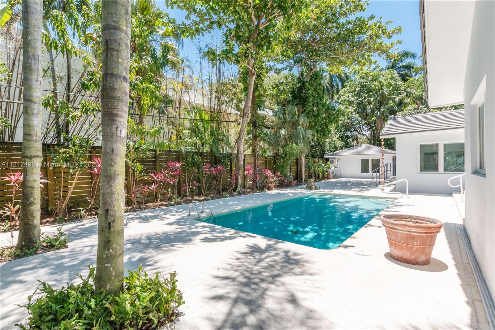 LEAFY WAY - Residential