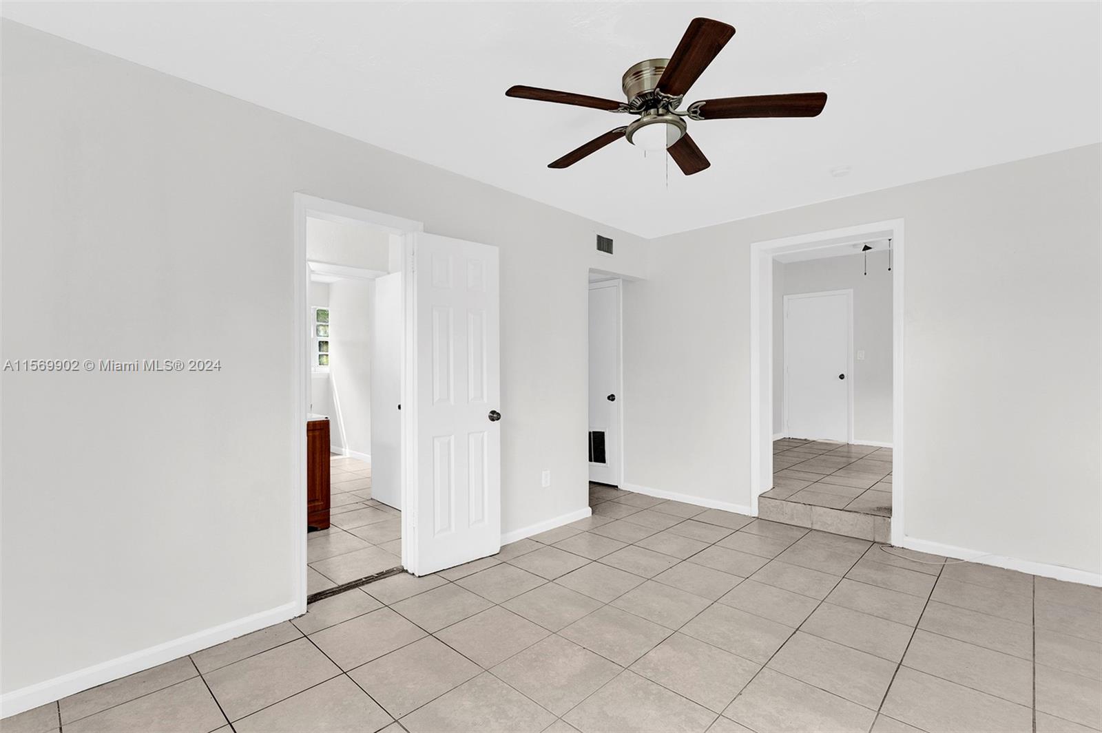 ORANGE HEIGHTS - Residential Lease