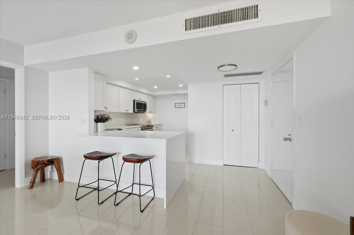 2425 Presidential Way 1706