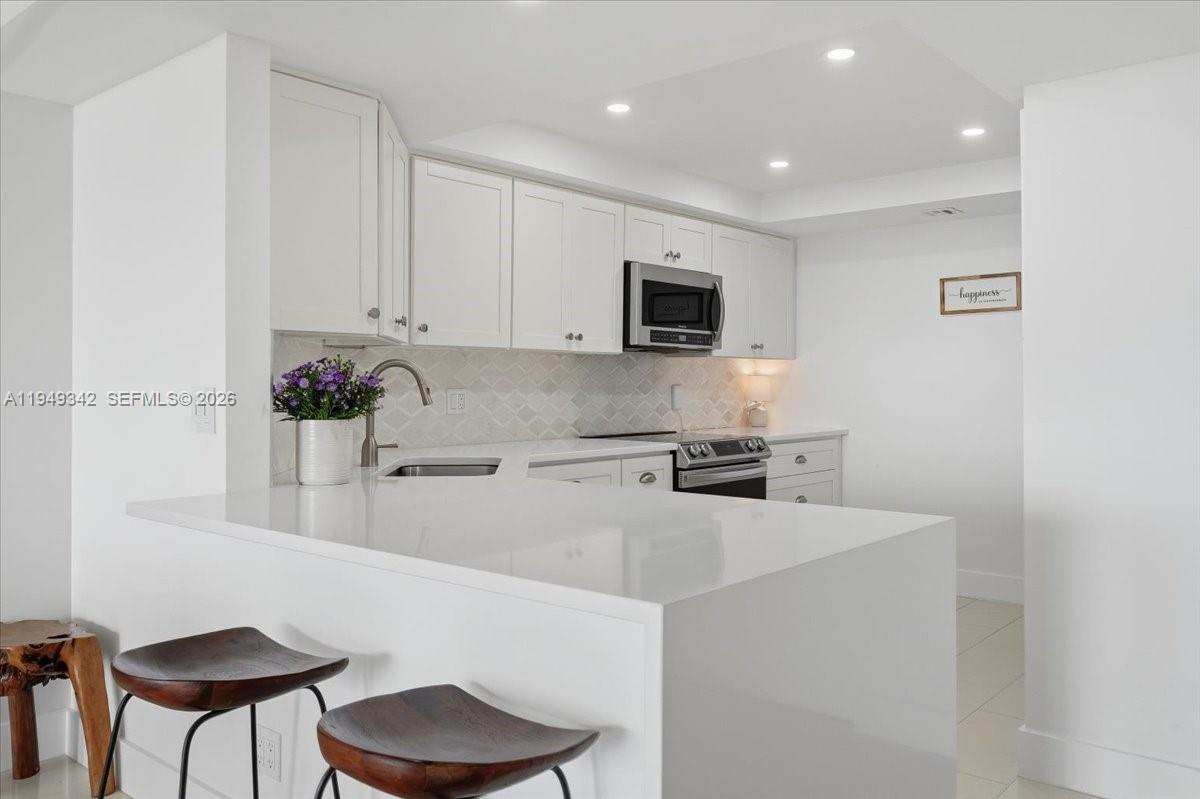 2425 Presidential Way 1706