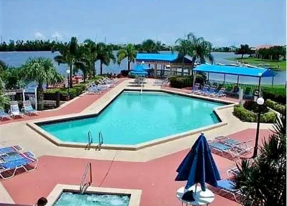 DIPLOMAT SQUARE CONDO - Residential