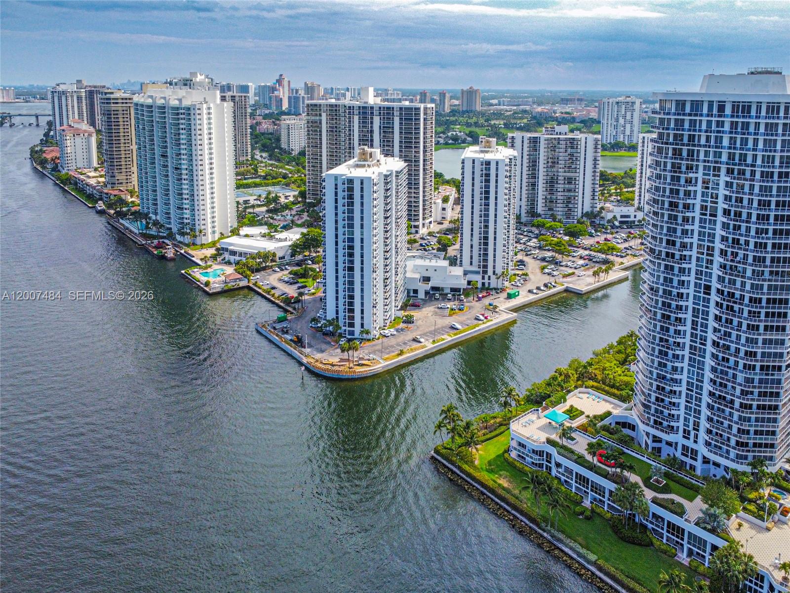 20505 E Country Club Dr 931