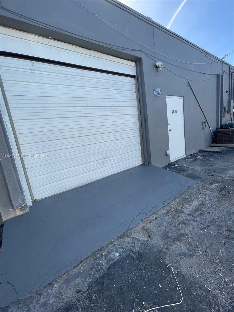 Amazing 2,000 +/- SF unit located in the heart of Hollywood, East of I95, Close to Ft. Lauderdale Airport.
10 FT Ceilings, 8 FT height for rolling bay door. Consists of 5 different rooms and 1 full bathroom.
1st Month Rent and 2 Security Deposits Required. Rental Price + 6.5% Sales Tax + Utilities