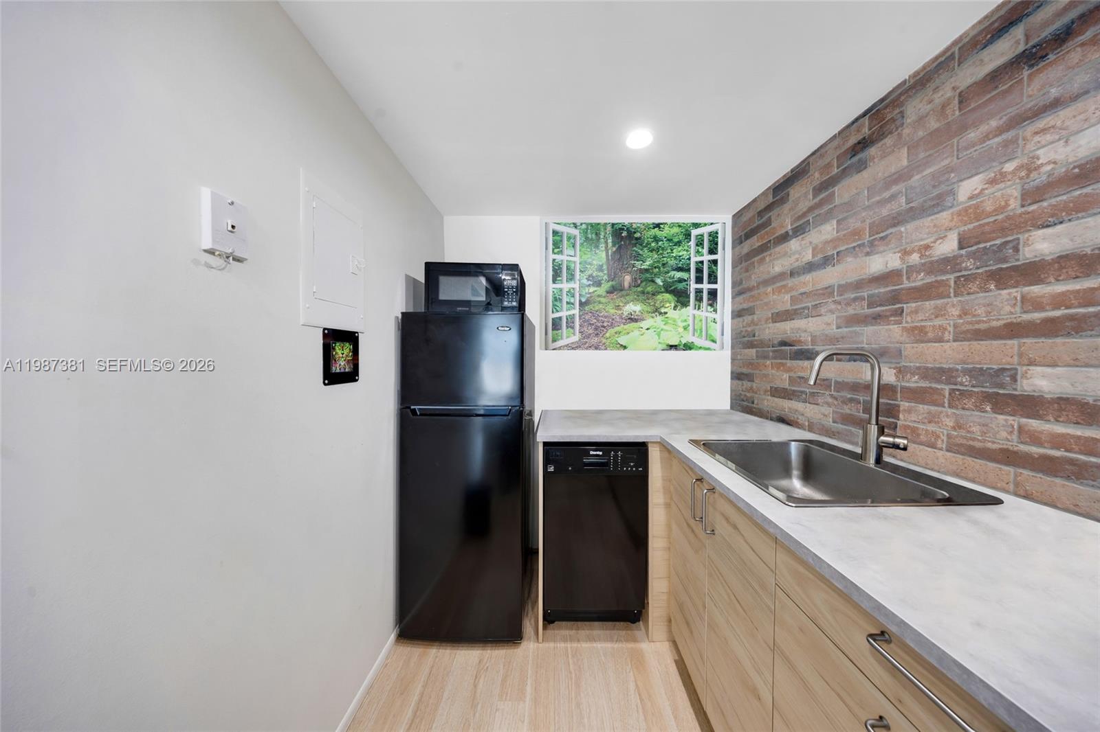 THREE HORIZONS EAST CONDO - Residential