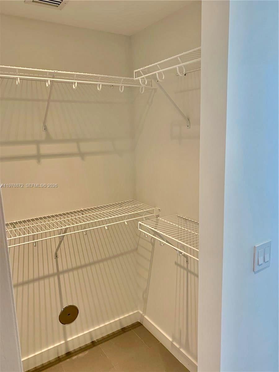 CANVAS CONDO - Residential