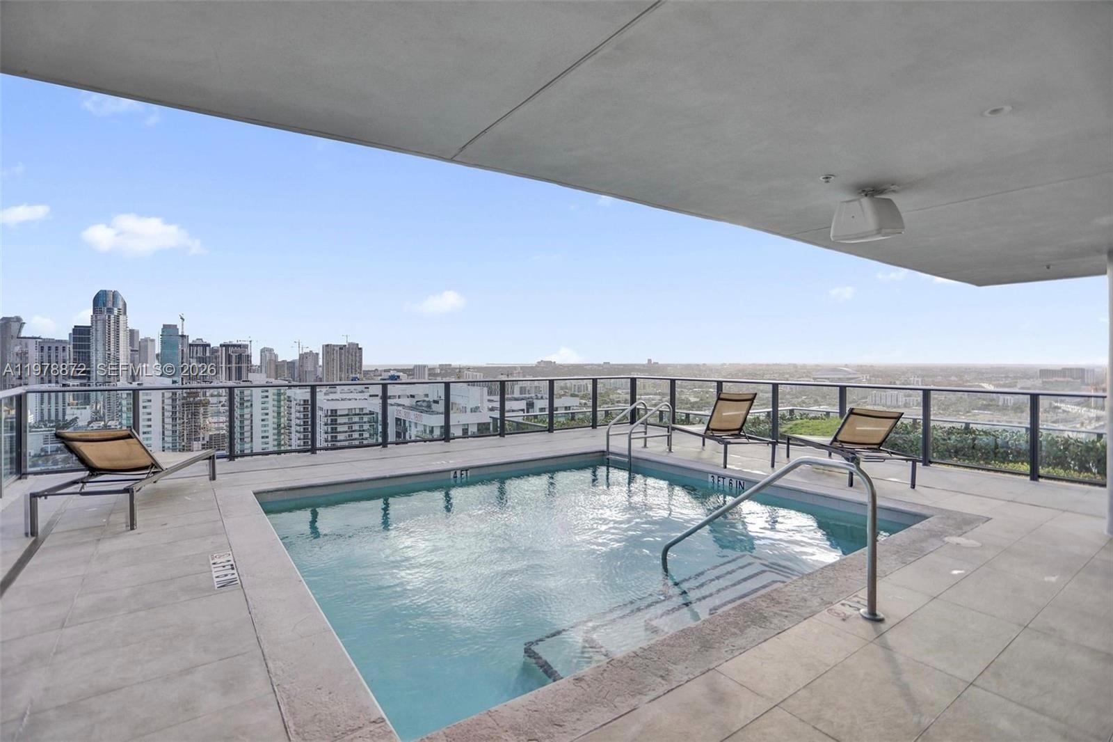 CANVAS CONDO - Residential