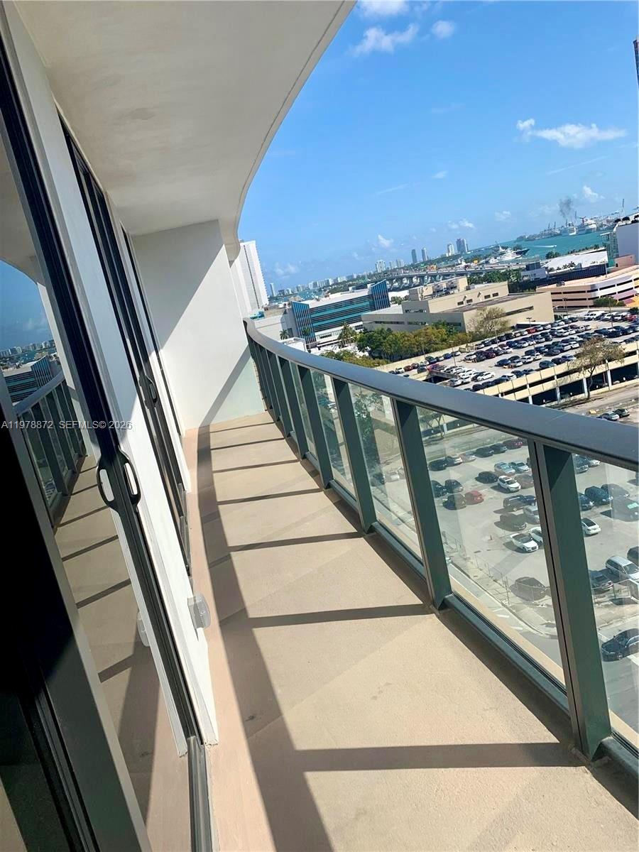 CANVAS CONDO - Residential