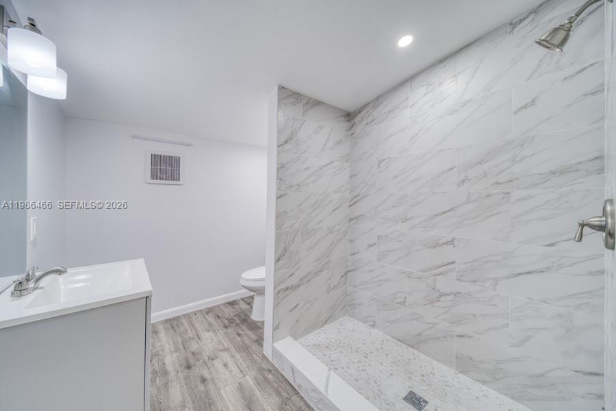 AMND MIAMI SUBURBAN ACRES - Residential Lease