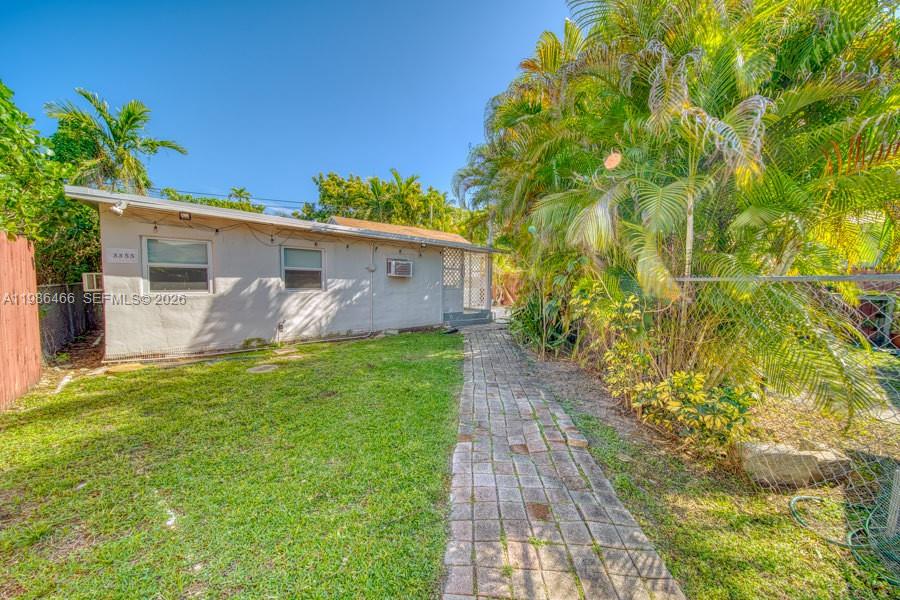 AMND MIAMI SUBURBAN ACRES - Residential Lease