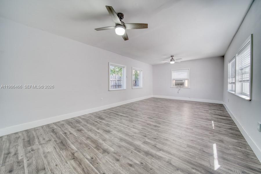 AMND MIAMI SUBURBAN ACRES - Residential Lease