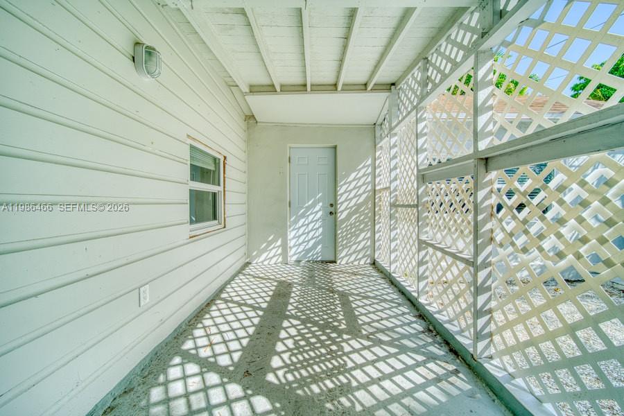 AMND MIAMI SUBURBAN ACRES - Residential Lease