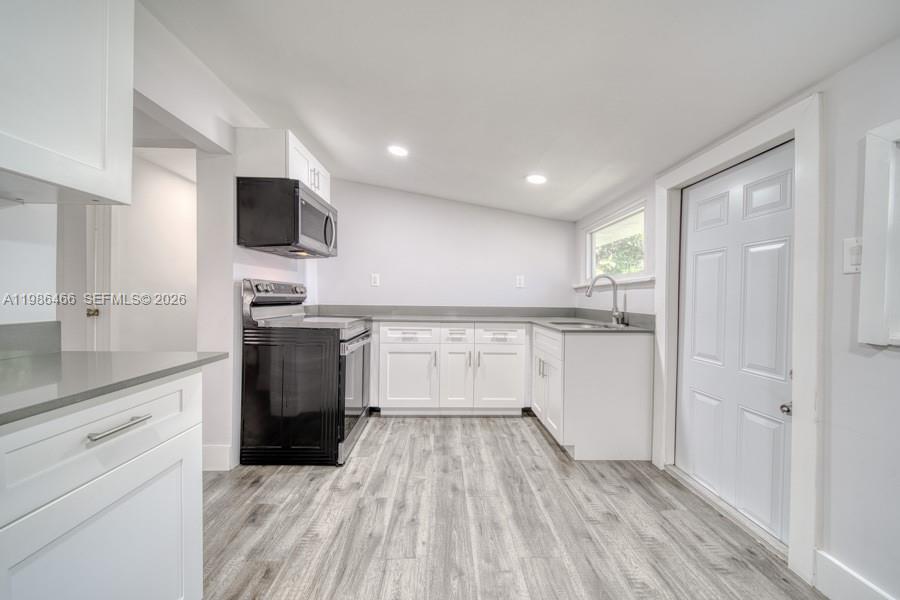 AMND MIAMI SUBURBAN ACRES - Residential Lease