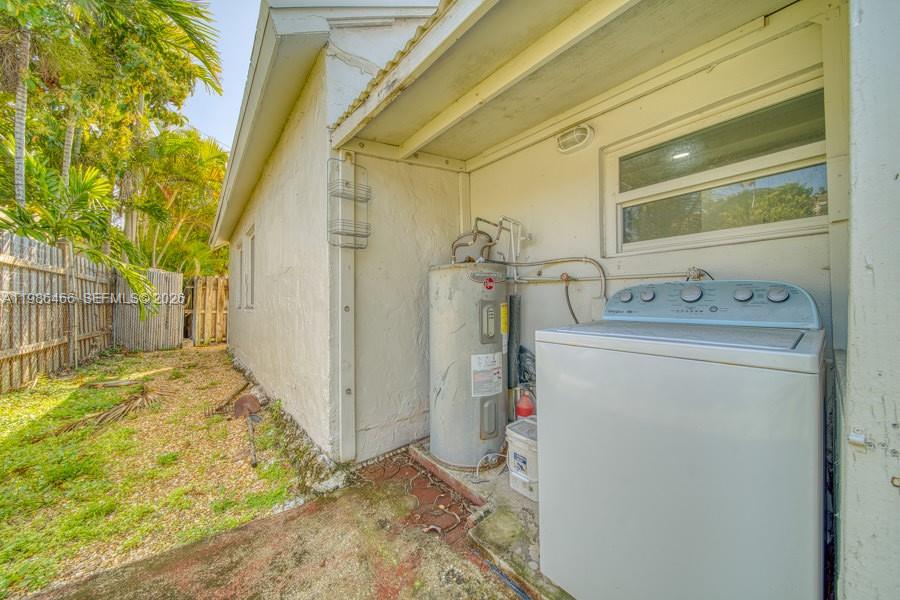 AMND MIAMI SUBURBAN ACRES - Residential Lease