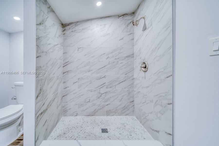 AMND MIAMI SUBURBAN ACRES - Residential Lease