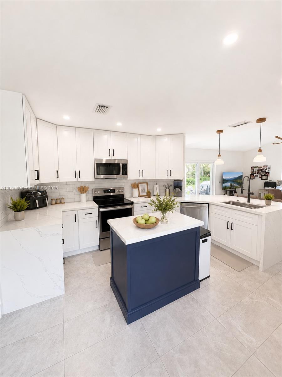 SAPPHIRE SHORES-SAPPHIRE - Residential Lease