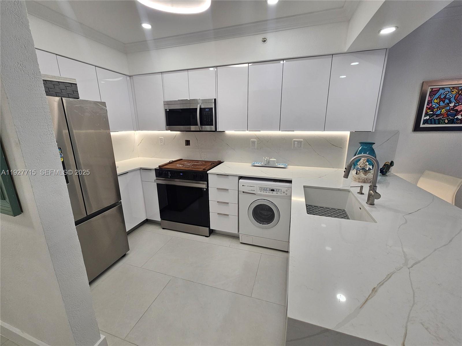 WAVE CONDO - Residential Lease