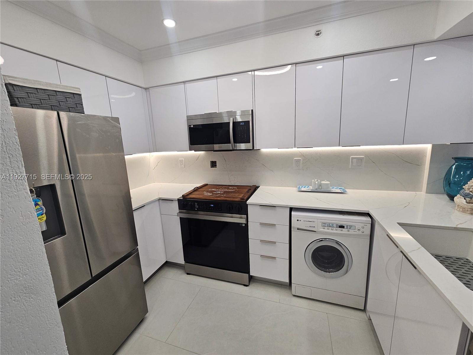 WAVE CONDO - Residential Lease