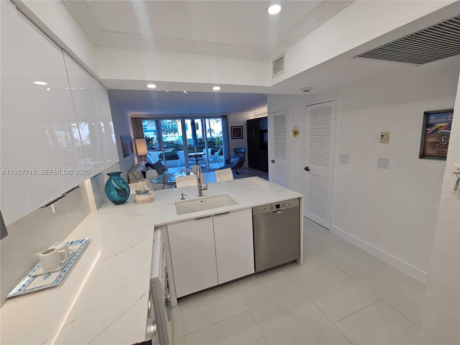 WAVE CONDO - Residential Lease