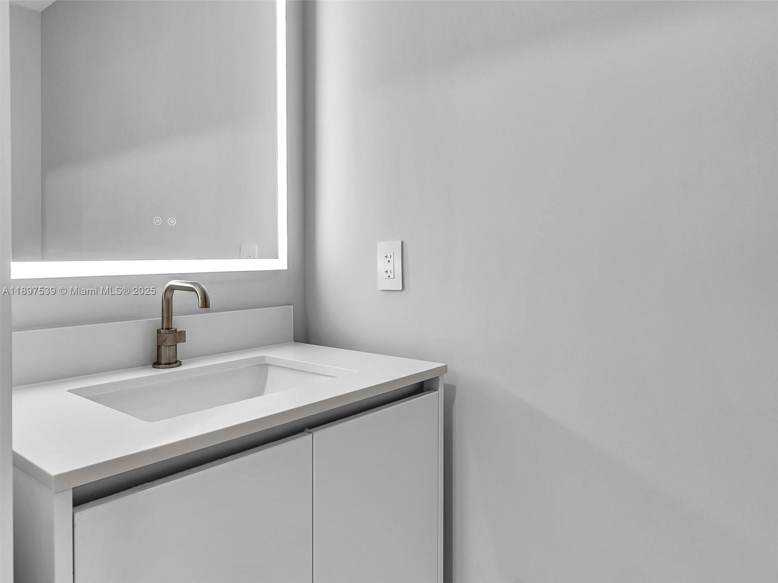 ARIA RESRVE - Residential Lease