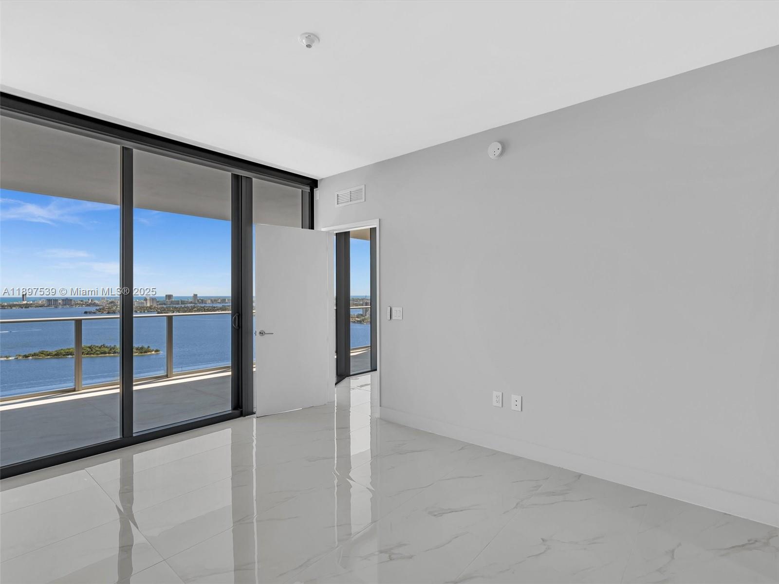 ARIA RESRVE - Residential Lease