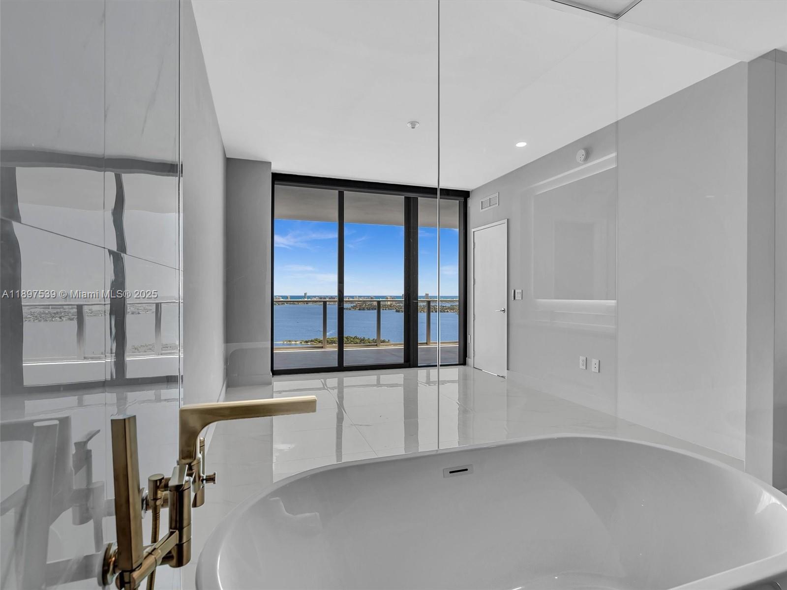 ARIA RESRVE - Residential Lease